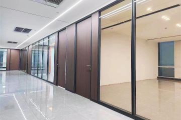 辦公室隔斷用夾膠玻璃還是單層鋼化玻璃好-秉帝隔斷