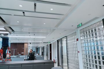 防火玻璃隔斷中間可以不要立柱嗎？ 秉帝隔斷